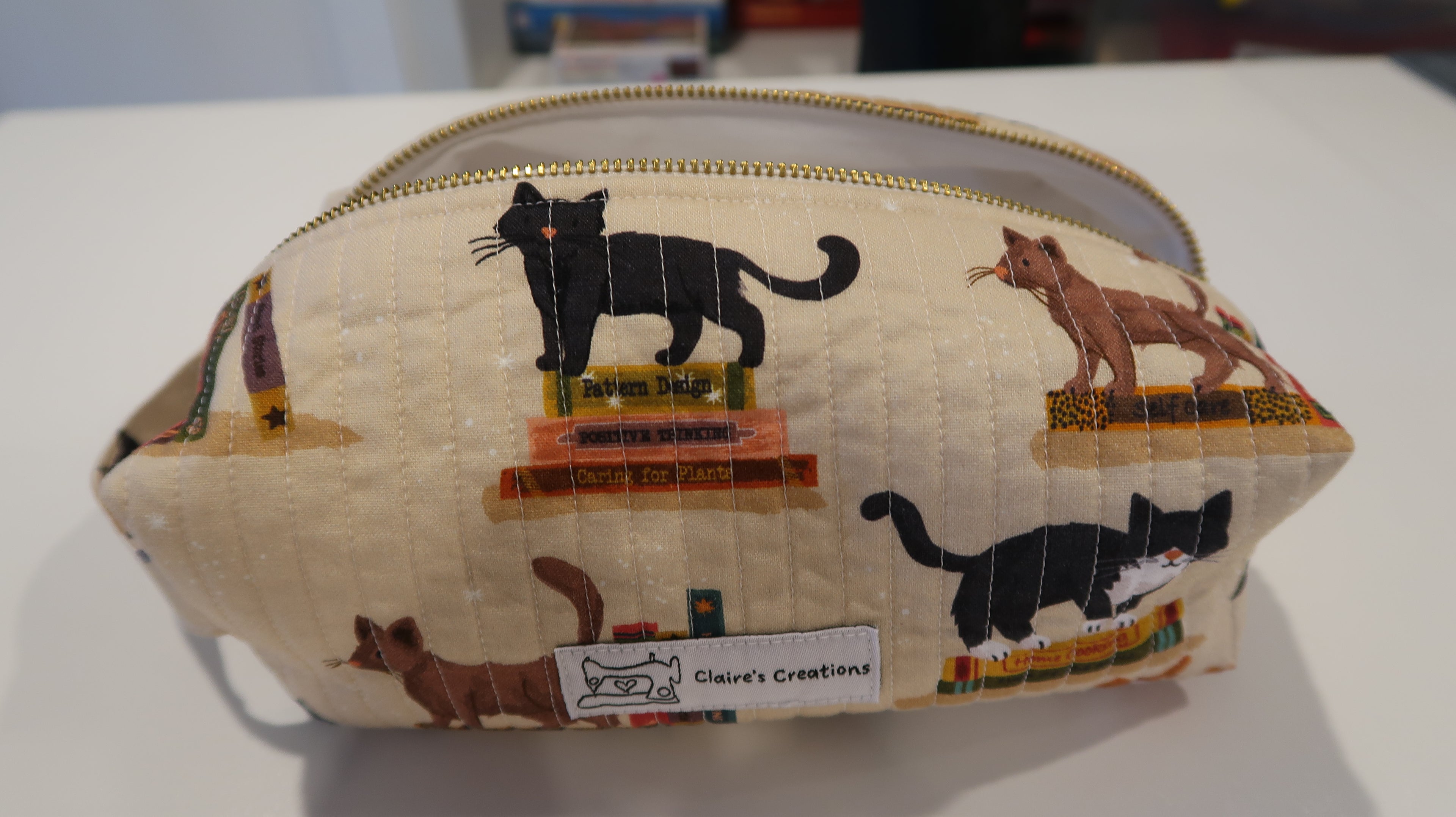 Cat Patterned Fabric with White Lining Quilted Organiser Bag