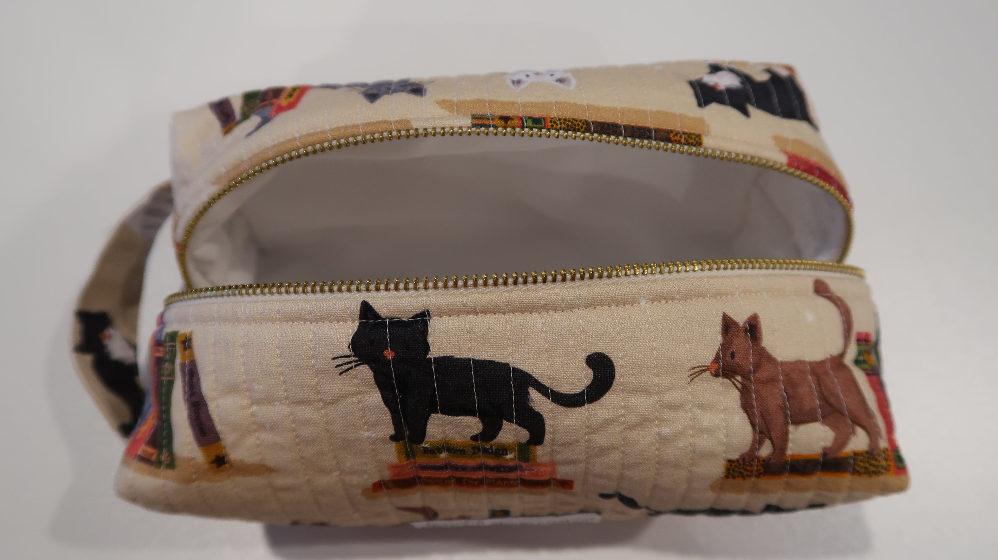 Cat Patterned Fabric with White Lining Quilted Organiser Bag