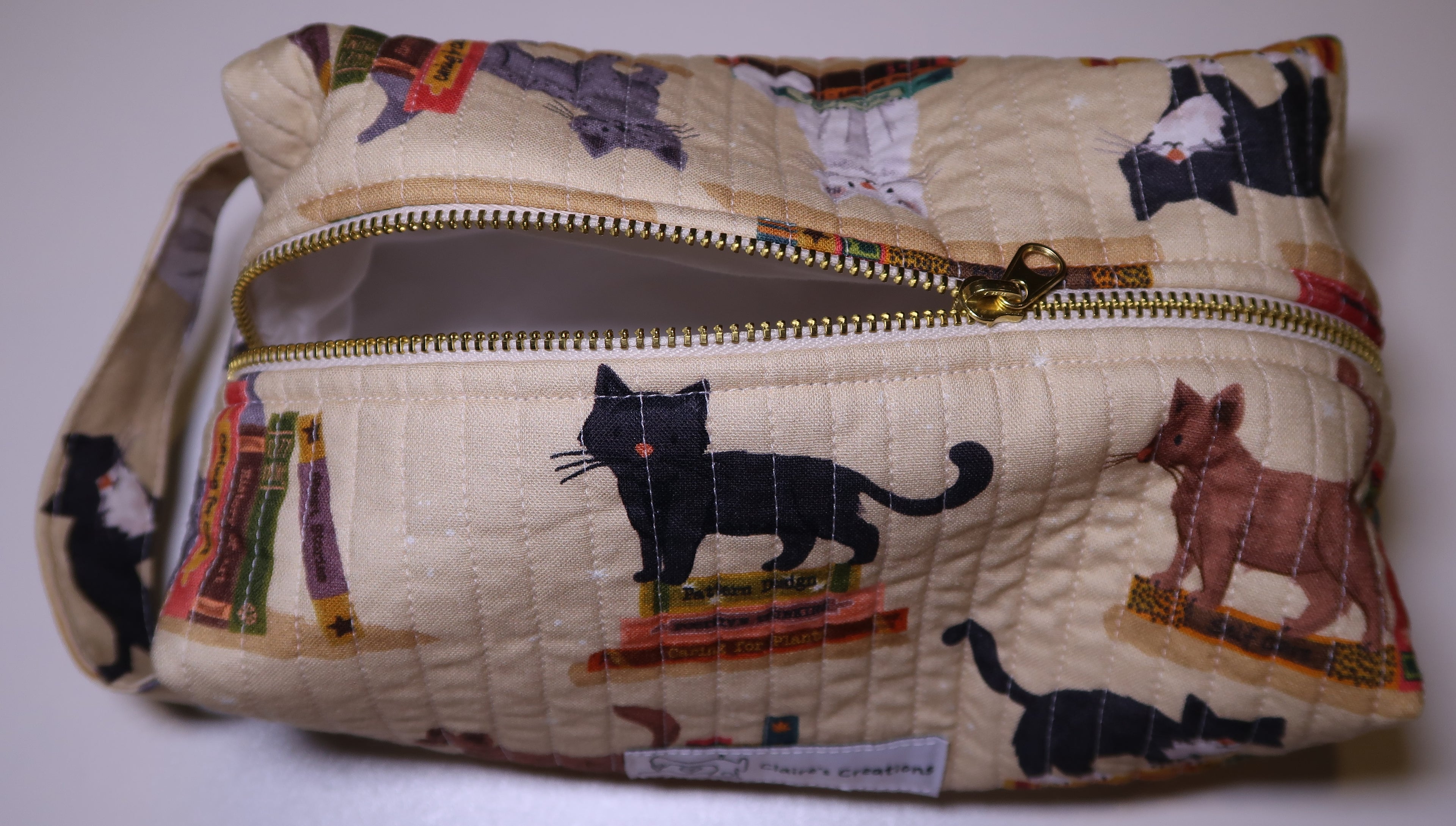 Cat Patterned Fabric with White Lining Quilted Organiser Bag